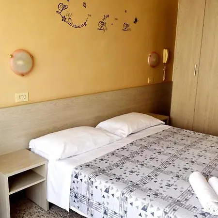 בית הארחה In Guest - New Cirene Double Comfort With Breakfast רימיני