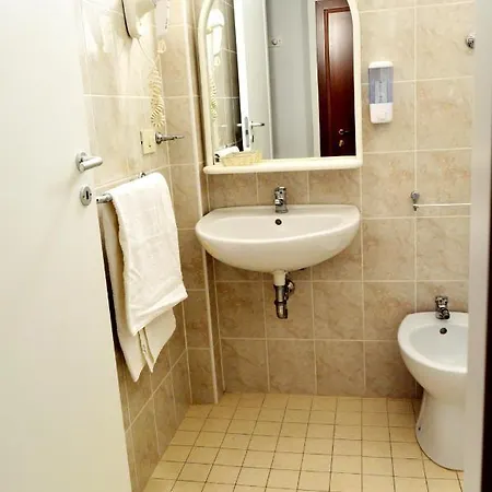 Pensionat In Guest - New Cirene Double Comfort With Breakfast Rimini