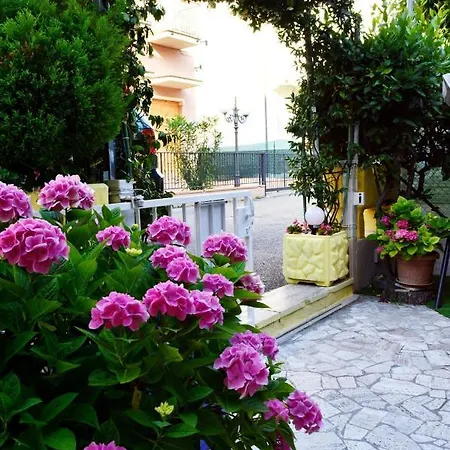 בית הארחה In Guest - New Cirene Double Comfort With Breakfast *