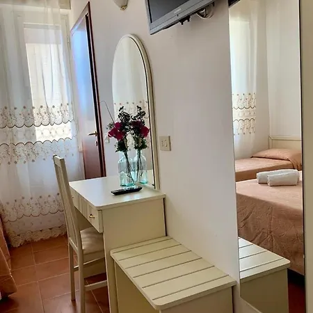In Guest - New Cirene Double Comfort With Breakfast Gasthuis