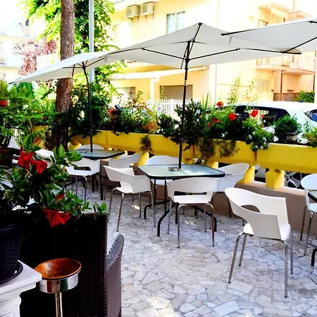 Konukevi In Guest - New Cirene Double Comfort With Breakfast Rimini